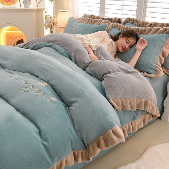 91家纺网 家纺一手货源 找家纺 氧家 2024新款韩版牛奶绒绣花四件套--蝶恋 羽蝶-草绿色