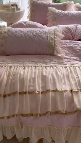 91家纺网 家纺一手货源 找家纺 罗艺轩 2024新款公主风水洗棉夹棉床裙款四件套-花蔓花蔓-少女粉