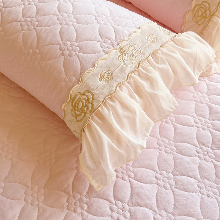 91家纺网 家纺一手货源 找家纺 罗艺轩 2024新款公主风水洗棉夹棉床裙款四件套-花蔓花蔓-少女粉