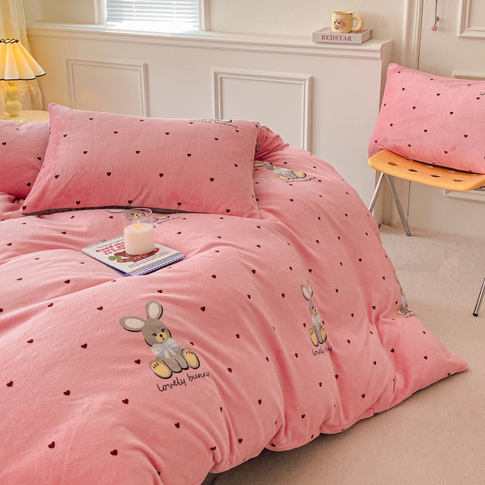 91家纺网 家纺一手货源 找家纺 斯卡诺2025新款直播轻奢爆款小清新牛奶宝宝绒四件套 安妮兔