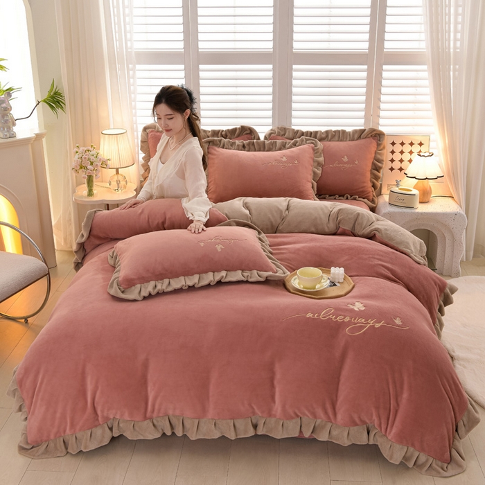 91家纺网 家纺一手货源 找家纺 氧家 2024新款韩版牛奶绒绣花四件套--蝶恋 羽蝶-豆沙