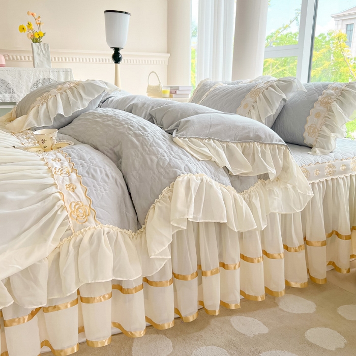 91家纺网 家纺一手货源 找家纺 罗艺轩 2024新款公主风水洗棉夹棉床裙款四件套-花蔓花蔓-迷雾灰