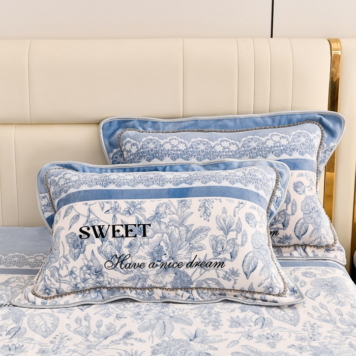 91家纺网 家纺一手货源 找家纺 沐妍家纺 2025新款8斤加厚保暖金貂绒牛奶绒印花四件套 流金岁月