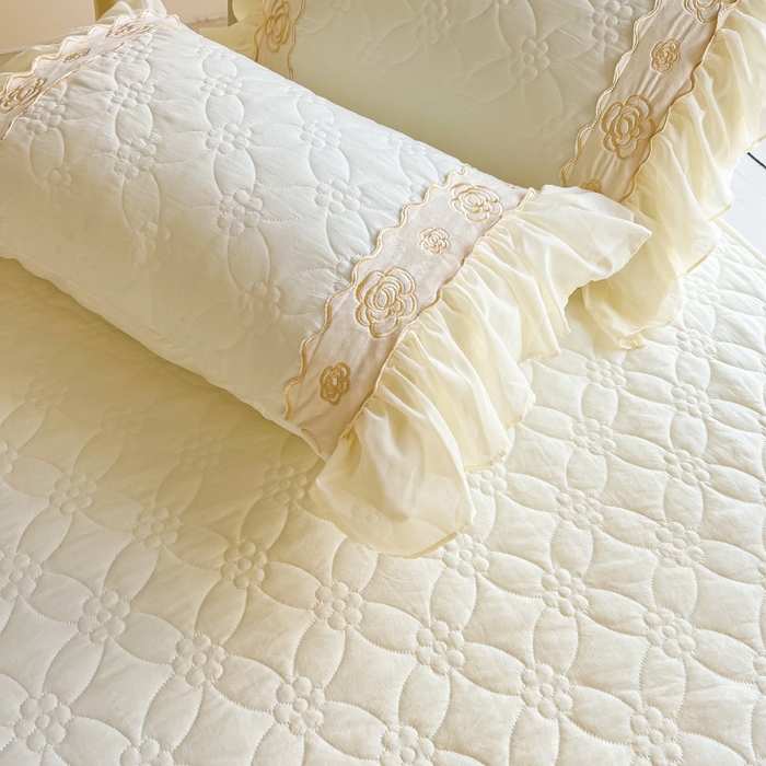 91家纺网 家纺一手货源 找家纺 罗艺轩 2024新款公主风水洗棉夹棉床裙-花蔓花蔓-牛乳白