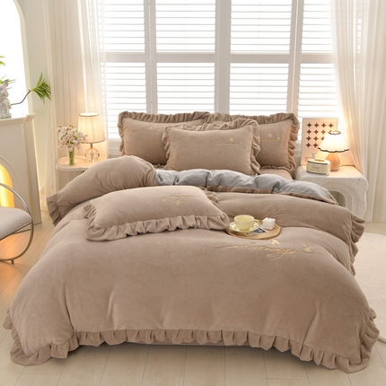 氧家 2024新款韩版牛奶绒绣花四件套--蝶恋 羽蝶-卡其色