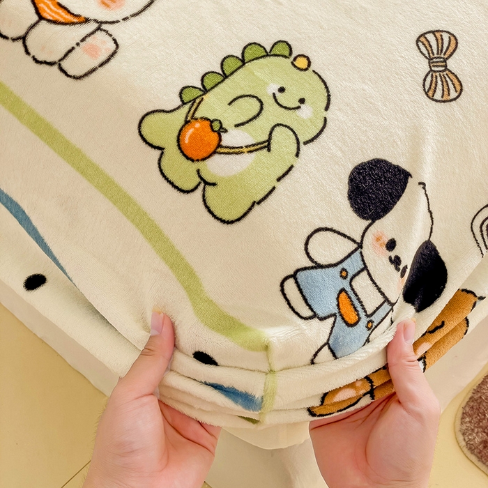 91家纺网 家纺一手货源 找家纺 名兮 2024卡通时尚风高克重牛奶绒床笠 快乐宝贝