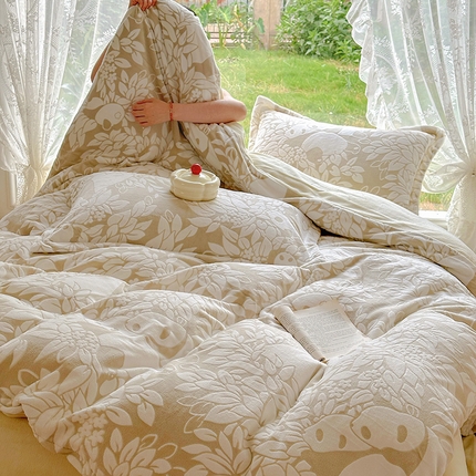 91家纺网 家纺一手货源 找家纺 （总）昊川家纺 2025新款直播热款短毛绒牛奶绒四件套立体雕花四件套