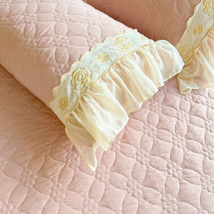 91家纺网 家纺一手货源 找家纺 （总）罗艺轩 2024新款公主风水洗棉夹棉床裙-花蔓