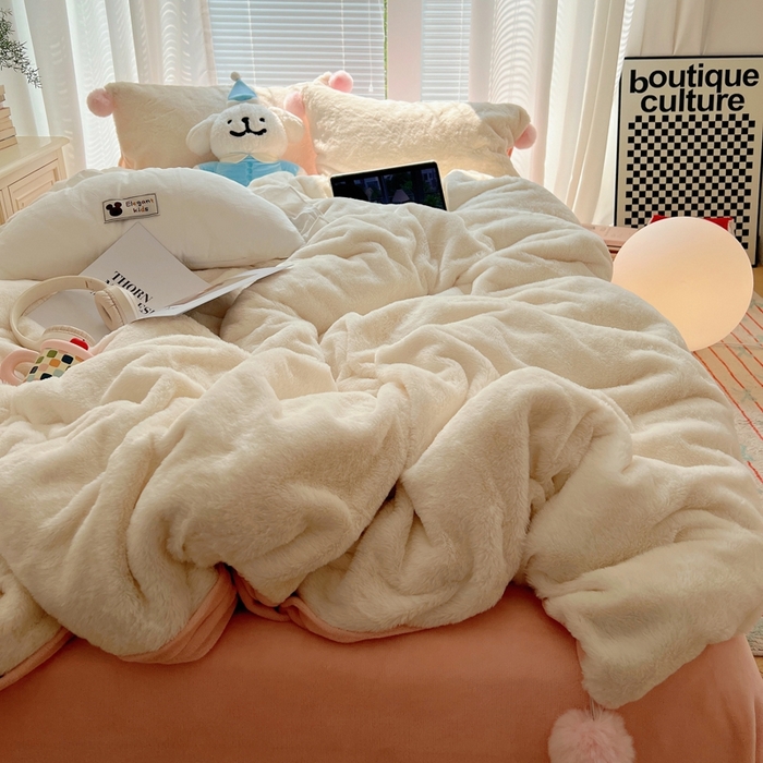 91家纺网 家纺一手货源 找家纺 金爱家 2024新款A类兔毛毛球350克立体牛奶绒四件套 毛球纯色-奶白粉