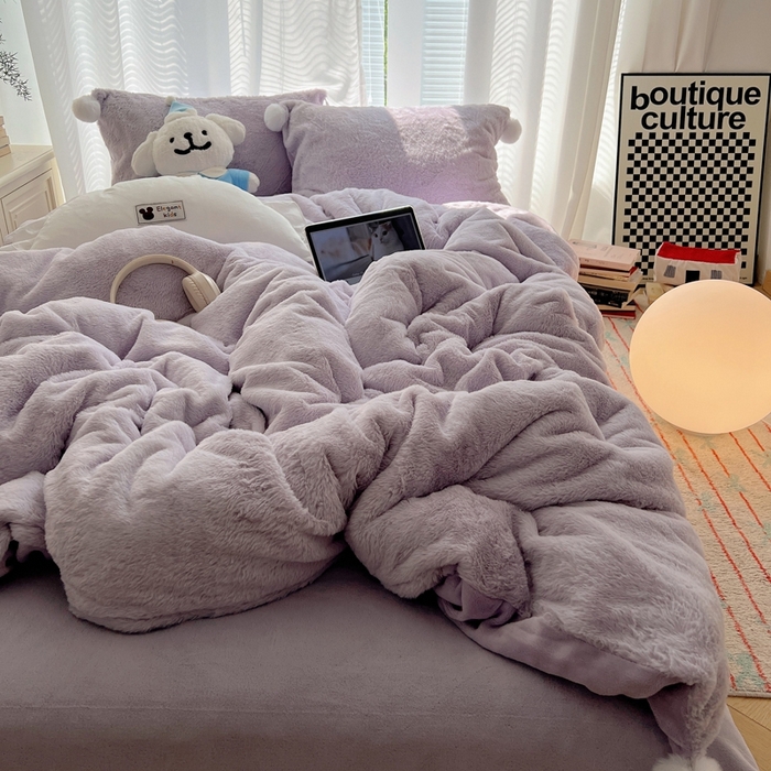 91家纺网 家纺一手货源 找家纺 金爱家 2024新款A类兔毛毛球350克立体牛奶绒四件套 毛球纯色-青紫
