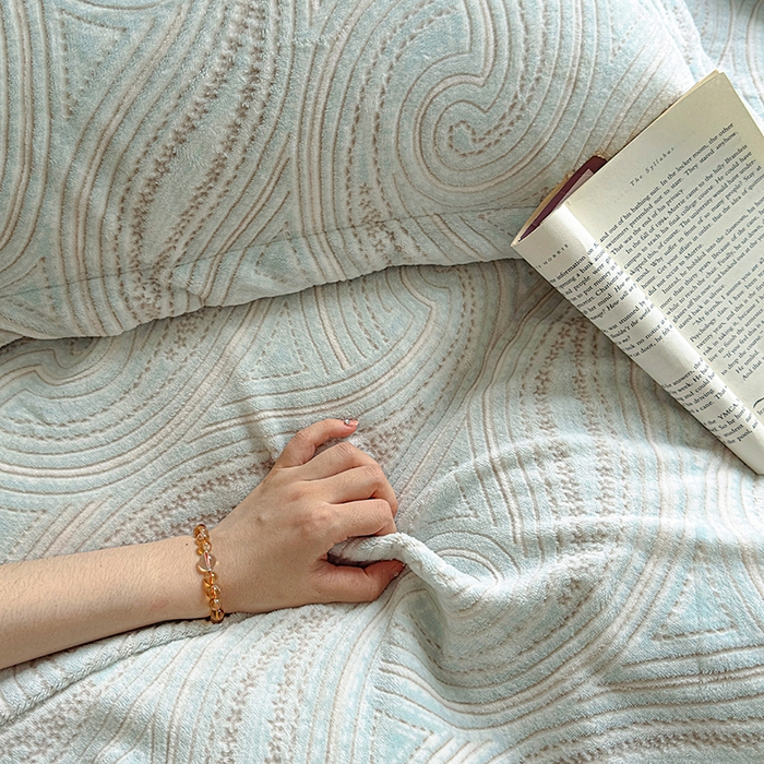 91家纺网 家纺一手货源 找家纺 昊川家纺 2024新款短毛绒牛奶绒立体雕花四件套 极简主义