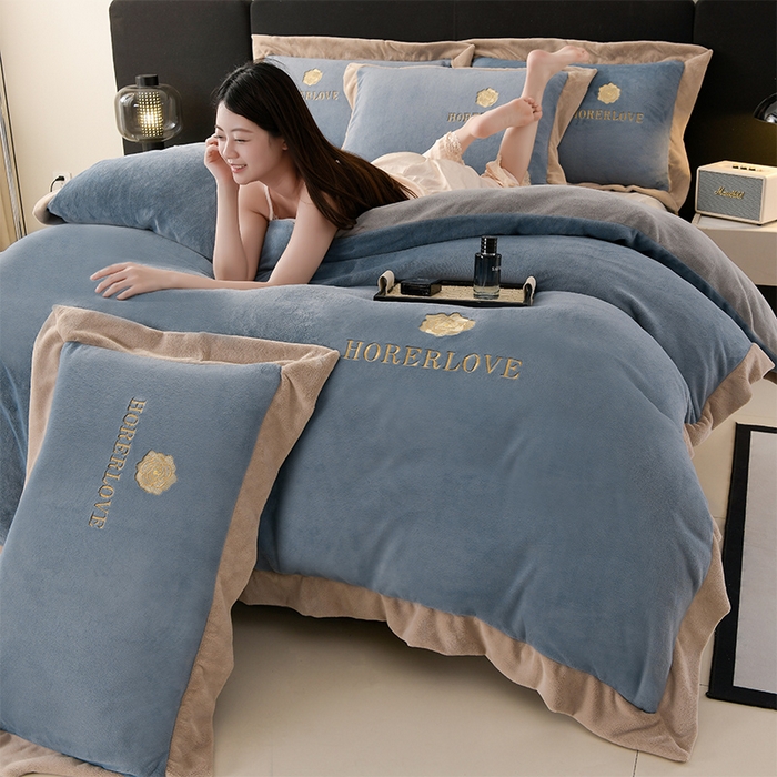 91家纺网 家纺一手货源 找家纺 氧家 2024新款宽边撞色对角牛奶绒绣花四件套--花颜对角 花韵-槟利兰