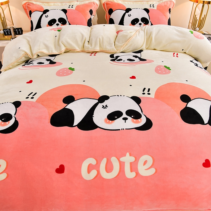 91家纺网 家纺一手货源 找家纺 沐妍家纺 2024新款7斤牛奶法莱绒金貂绒印花四件套 草莓熊