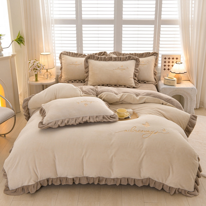 91家纺网 家纺一手货源 找家纺 氧家 2024新款韩版牛奶绒绣花四件套--蝶恋 羽蝶-奶白色