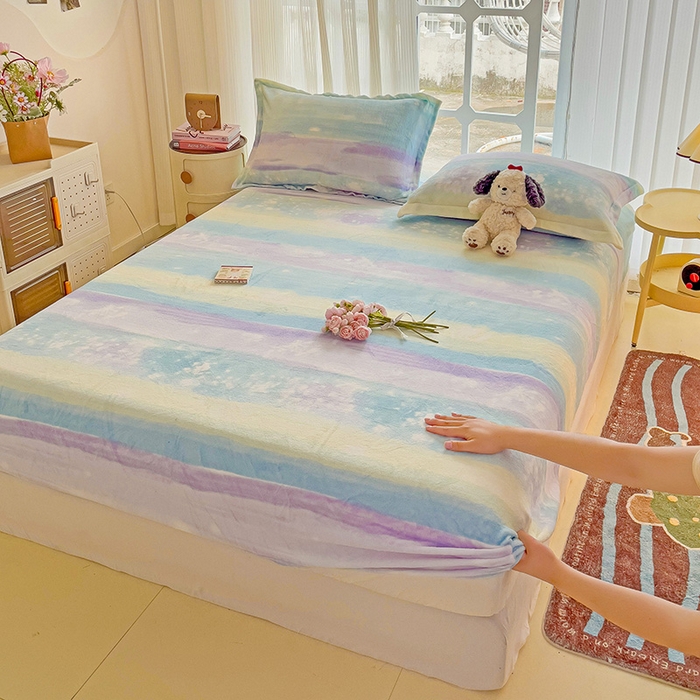 91家纺网 家纺一手货源 找家纺 名兮 2024卡通时尚风高克重牛奶绒床笠 彩色的梦