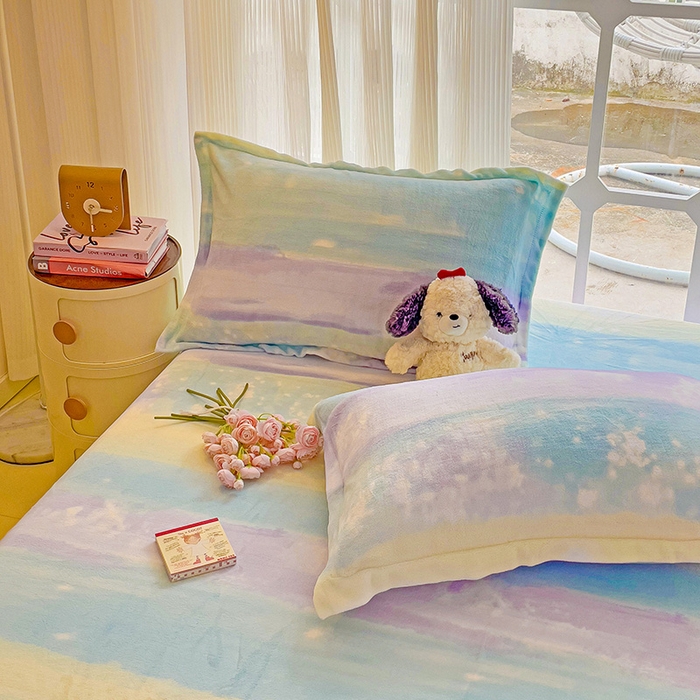 91家纺网 家纺一手货源 找家纺 名兮 2024卡通时尚风高克重牛奶绒床笠 彩色的梦