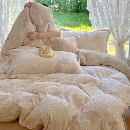 91家纺网 家纺一手货源 找家纺 （总）昊川家纺 2025新款直播热款短毛绒牛奶绒四件套立体雕花四件套