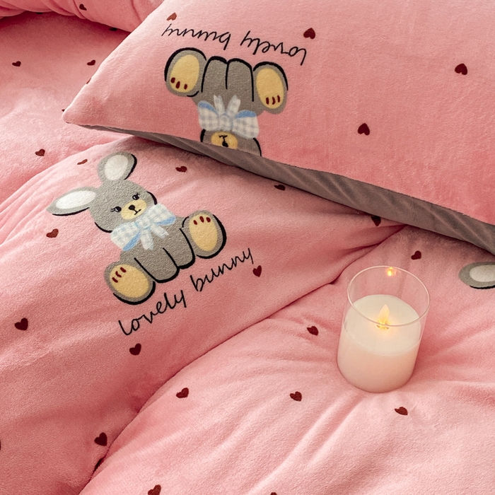 91家纺网 家纺一手货源 找家纺 斯卡诺2025新款直播轻奢爆款小清新牛奶宝宝绒四件套 安妮兔