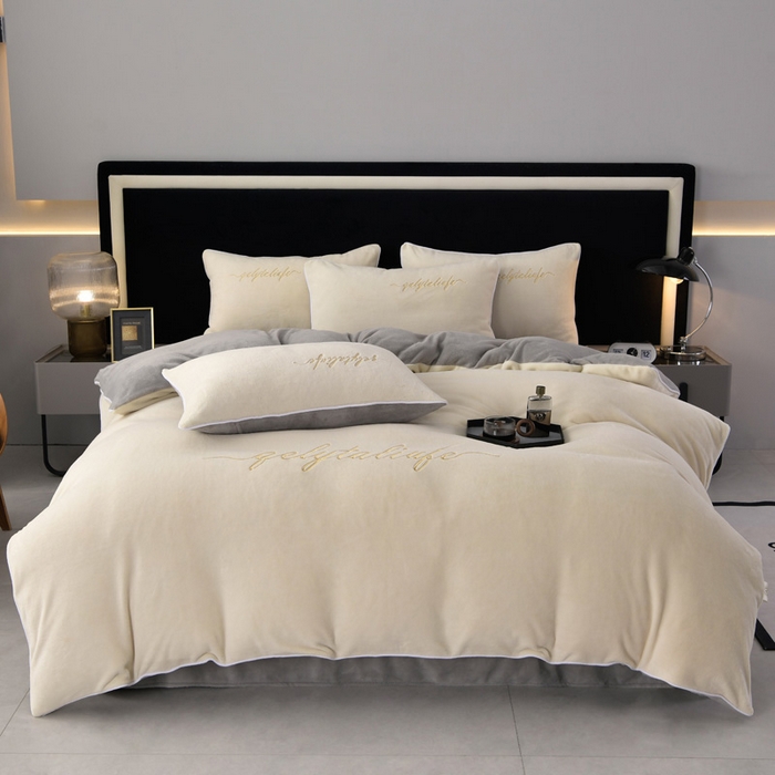 91家纺网 家纺一手货源 找家纺 氧家 2024新款宽边撞色对角牛奶绒绣花四件套--典雅 典雅-高雅白