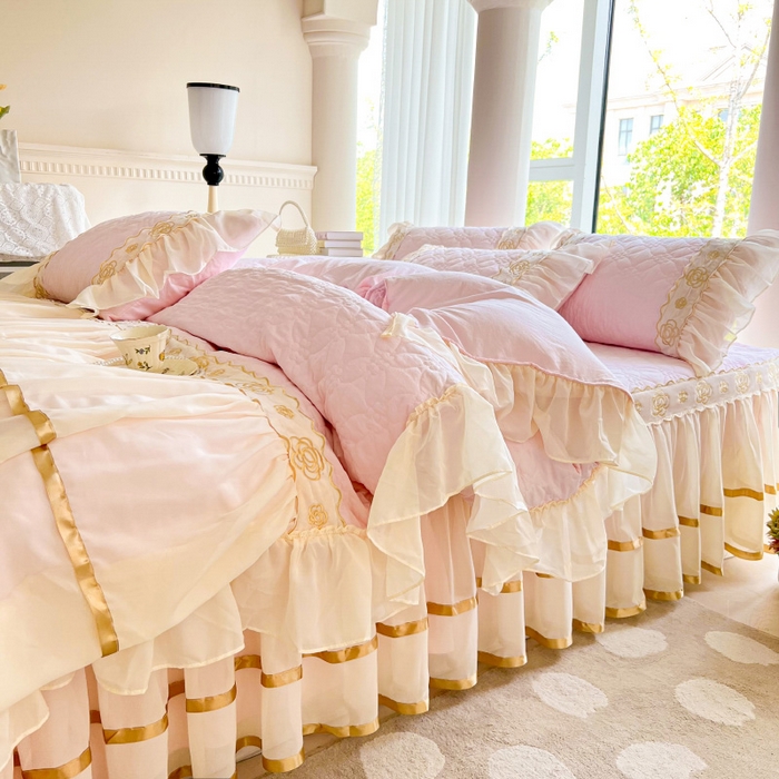 91家纺网 家纺一手货源 找家纺 罗艺轩 2024新款公主风水洗棉夹棉床裙款四件套-花蔓花蔓-少女粉