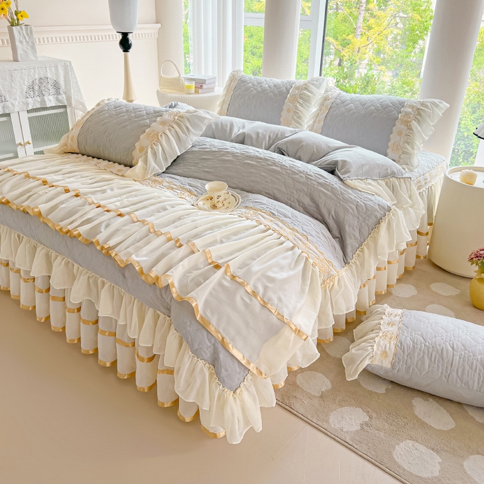 91家纺网 家纺一手货源 找家纺 罗艺轩 2024新款公主风水洗棉夹棉床裙款四件套-花蔓花蔓-迷雾灰