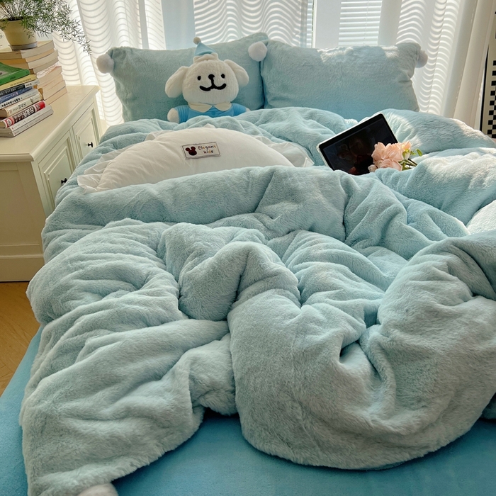 91家纺网 家纺一手货源 找家纺 金爱家 2024新款A类兔毛毛球350克立体牛奶绒四件套 毛球纯色-海蓝