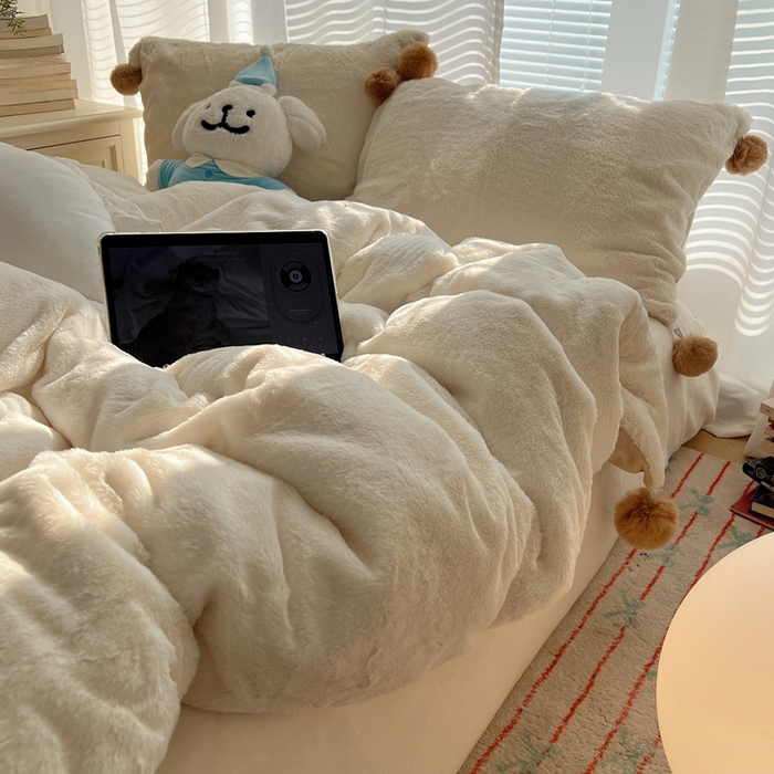 91家纺网 家纺一手货源 找家纺 金爱家 2024新款A类兔毛毛球350克立体牛奶绒四件套 毛球纯色-奶白咖