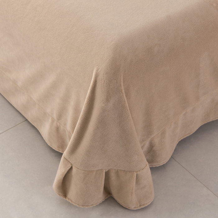 91家纺网 家纺一手货源 找家纺 氧家 2024新款宽边撞色对角牛奶绒绣花四件套--典雅 典雅-卡琪