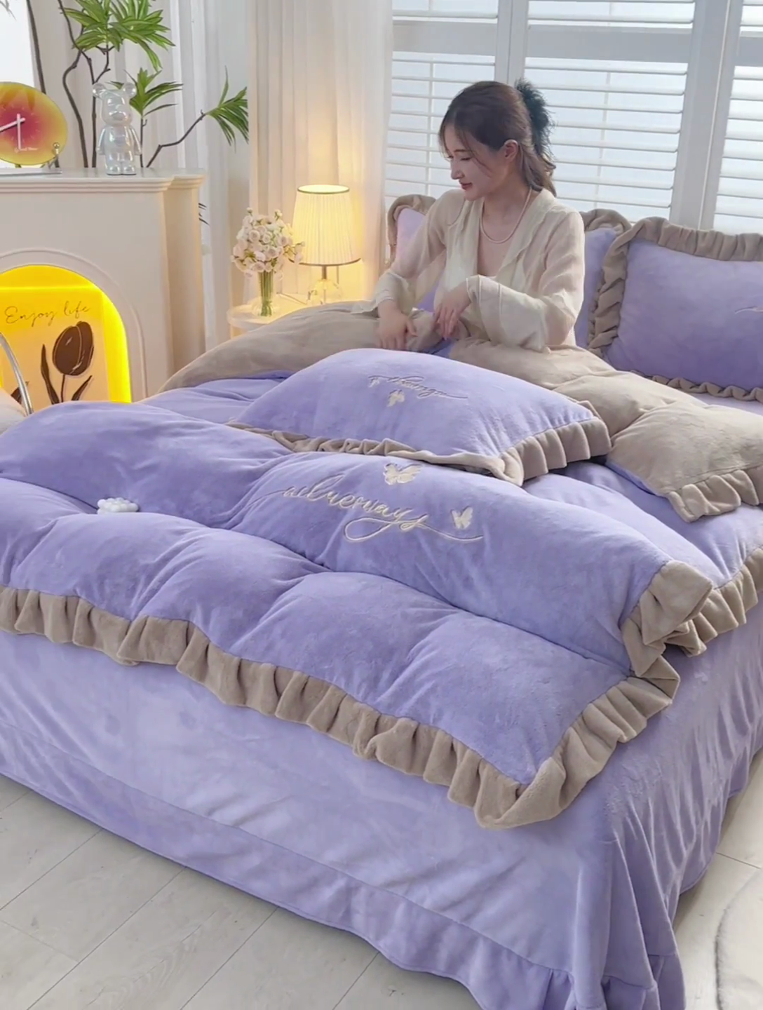 91家纺网 家纺一手货源 找家纺 氧家 2024新款韩版牛奶绒绣花四件套--蝶恋 羽蝶-熏韵紫