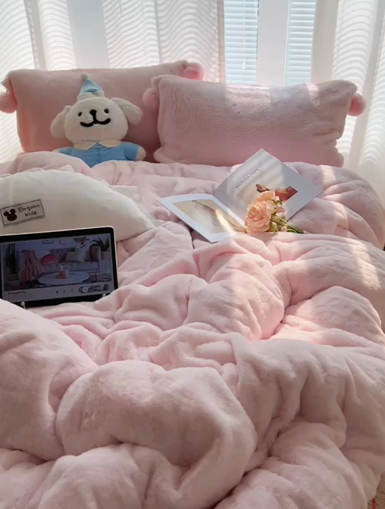91家纺网 家纺一手货源 找家纺 金爱家 2024新款A类兔毛毛球350克立体牛奶绒四件套 毛球纯色-蜜粉