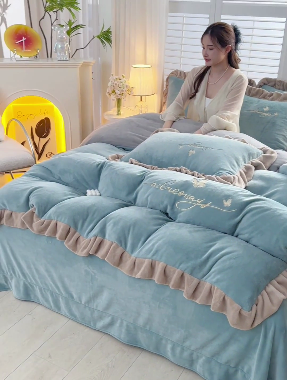 91家纺网 家纺一手货源 找家纺 氧家 2024新款韩版牛奶绒绣花四件套--蝶恋 羽蝶-草绿色