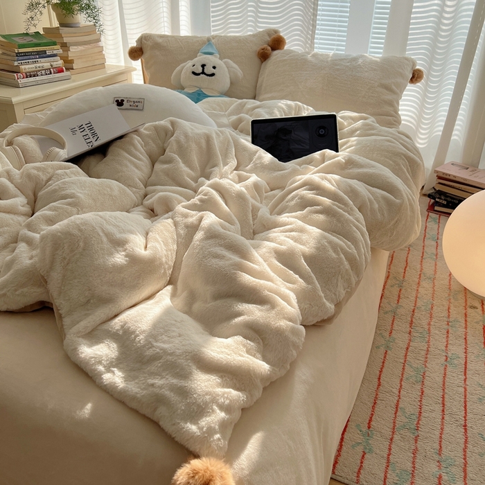 91家纺网 家纺一手货源 找家纺 金爱家 2024新款A类兔毛毛球350克立体牛奶绒四件套 毛球纯色-奶白咖