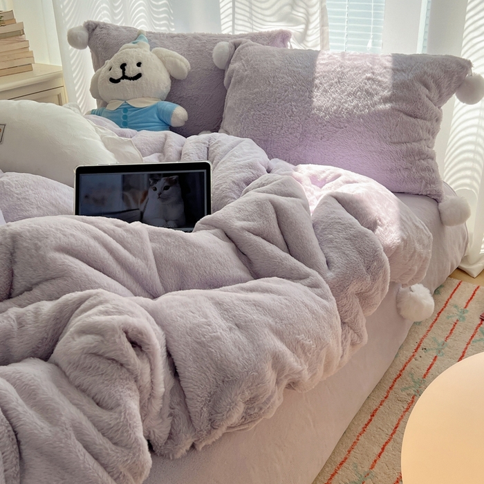 91家纺网 家纺一手货源 找家纺 金爱家 2024新款A类兔毛毛球350克立体牛奶绒四件套 毛球纯色-青紫