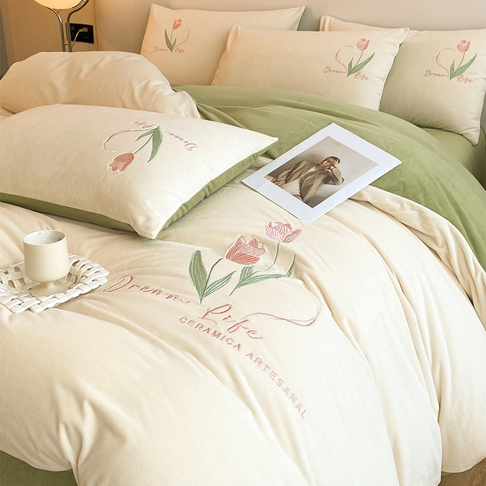 91家纺网 家纺一手货源 找家纺 2024新款水晶绒双拼刺绣四件套-郁金香系列 郁金香-奶白绿