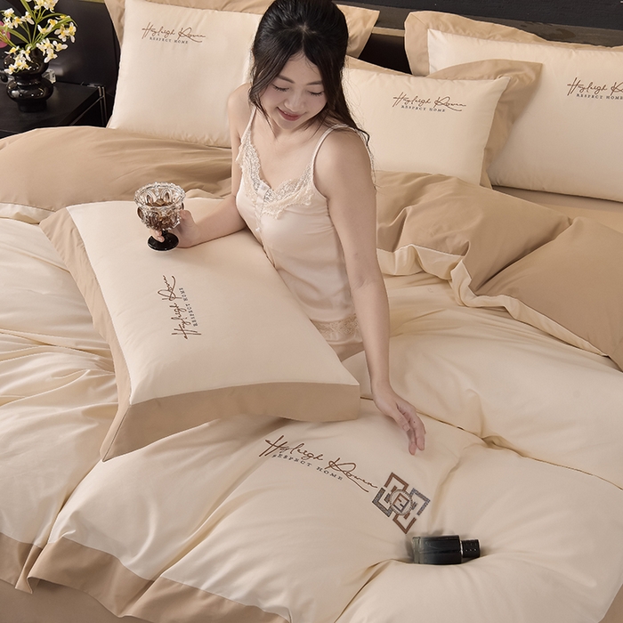 91家纺网 家纺一手货源 找家纺 瑞驰家纺 2024新款长绒棉磨毛四件套-斯特尔 斯特尔-奶白+卡其