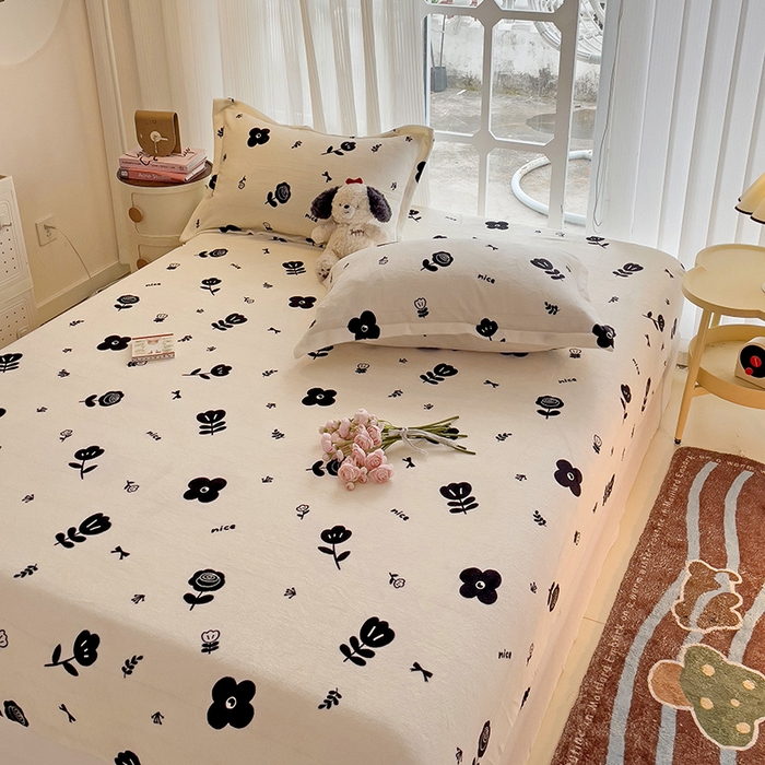 91家纺网 家纺一手货源 找家纺 名兮 2024卡通时尚风高克重牛奶绒床笠 花溪