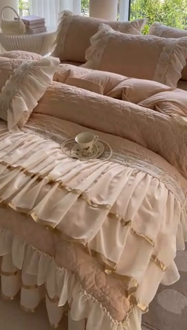 91家纺网 家纺一手货源 找家纺 罗艺轩 2024新款公主风水洗棉夹棉床裙款四件套-花蔓花蔓-香槟