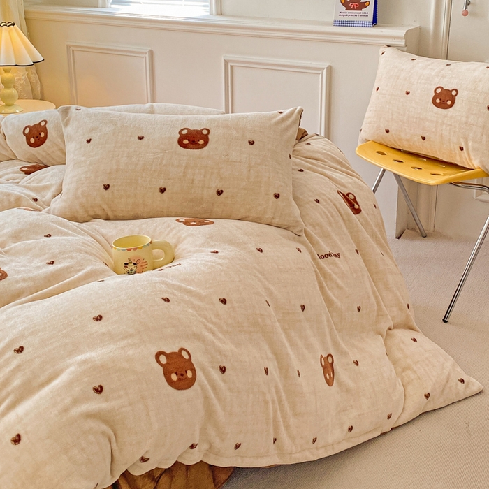 91家纺网 家纺一手货源 找家纺 斯卡诺2025新款直播轻奢爆款小清新牛奶宝宝绒四件套 爱心小熊