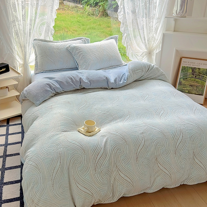 91家纺网 家纺一手货源 找家纺 昊川家纺 2024新款短毛绒牛奶绒立体雕花四件套 极简主义