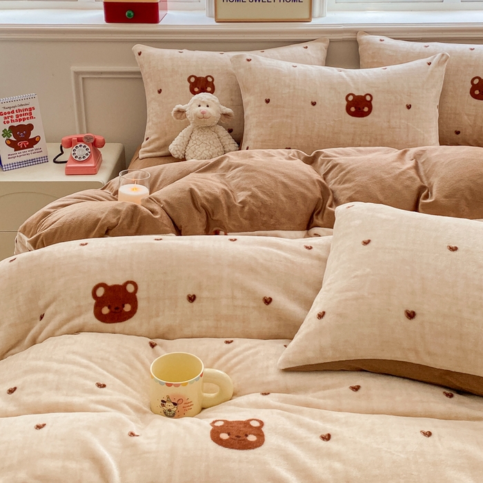 91家纺网 家纺一手货源 找家纺 斯卡诺2025新款直播轻奢爆款小清新牛奶宝宝绒四件套 爱心小熊