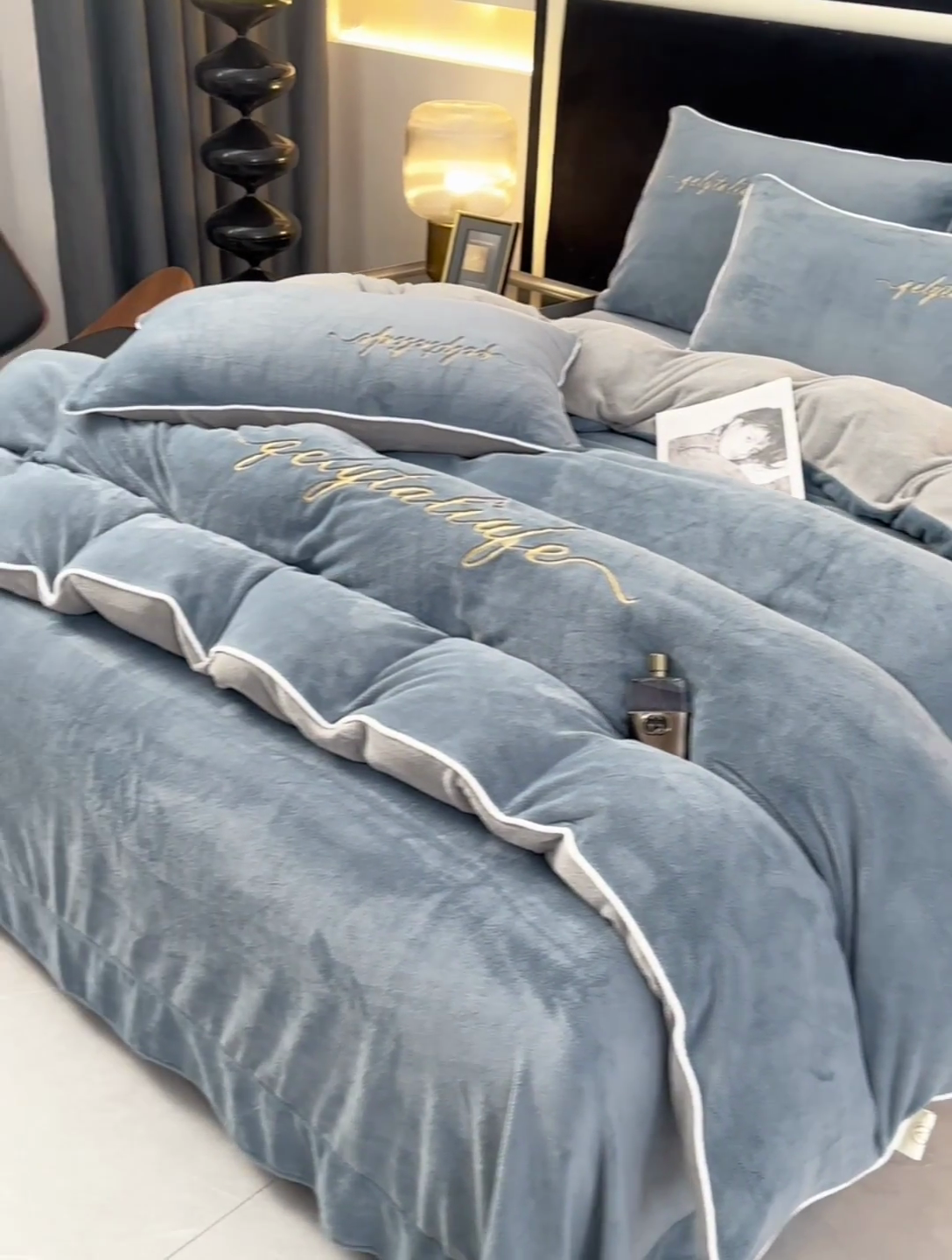 91家纺网 家纺一手货源 找家纺 氧家 2024新款宽边撞色对角牛奶绒绣花四件套--典雅 典雅-槟利兰