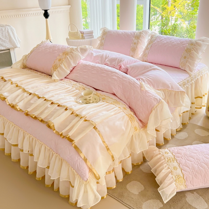 91家纺网 家纺一手货源 找家纺 罗艺轩 2024新款公主风水洗棉夹棉床裙款四件套-花蔓花蔓-少女粉