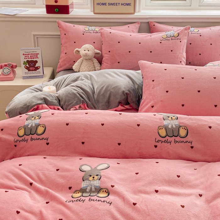 91家纺网 家纺一手货源 找家纺 斯卡诺2025新款直播轻奢爆款小清新牛奶宝宝绒四件套 安妮兔