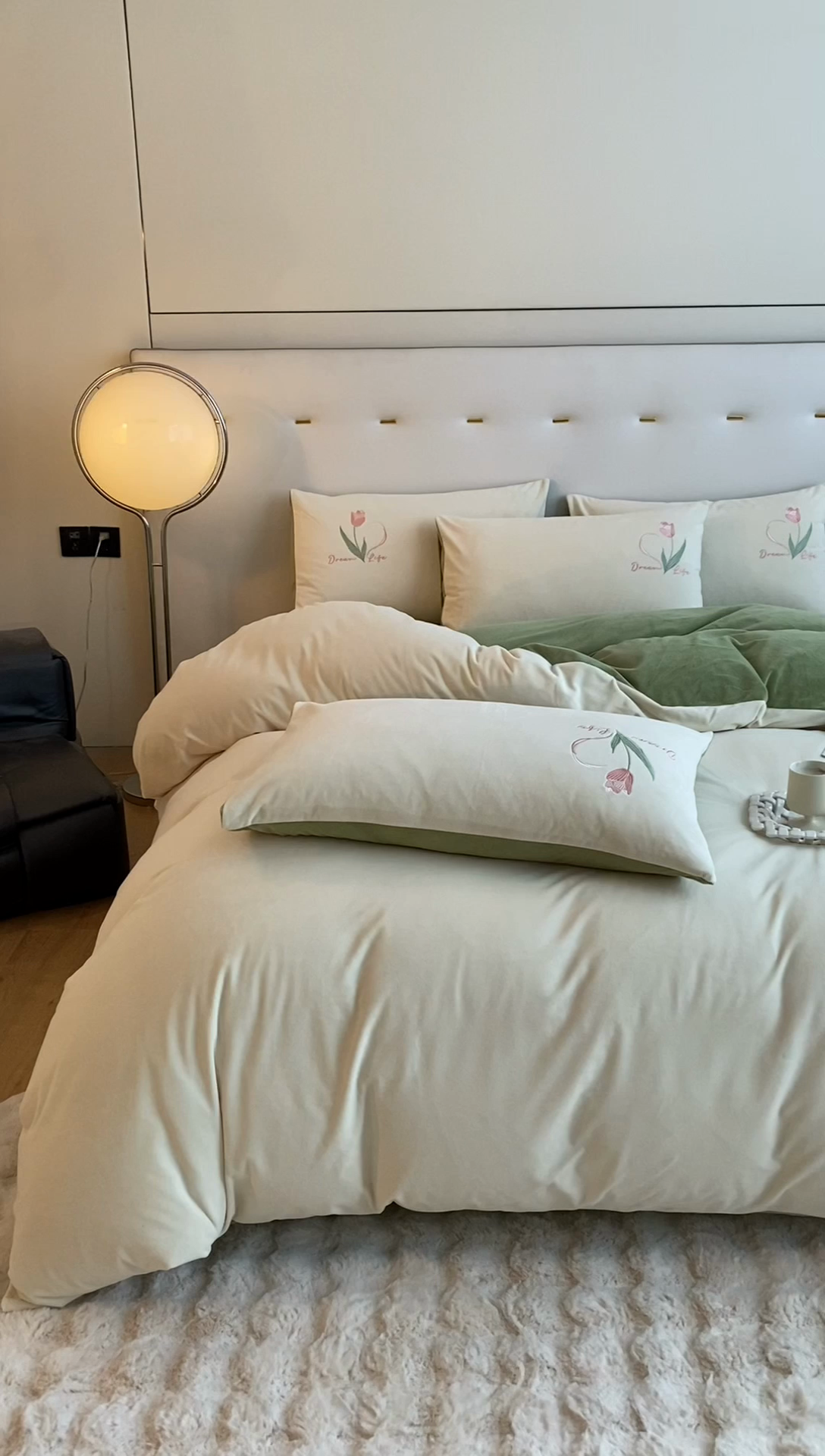 91家纺网 家纺一手货源 找家纺 2024新款水晶绒双拼刺绣四件套-郁金香系列 郁金香-奶白绿