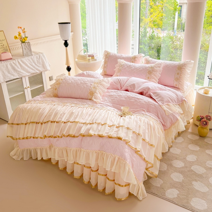 91家纺网 家纺一手货源 找家纺 罗艺轩 2024新款公主风水洗棉夹棉床裙款四件套-花蔓花蔓-少女粉