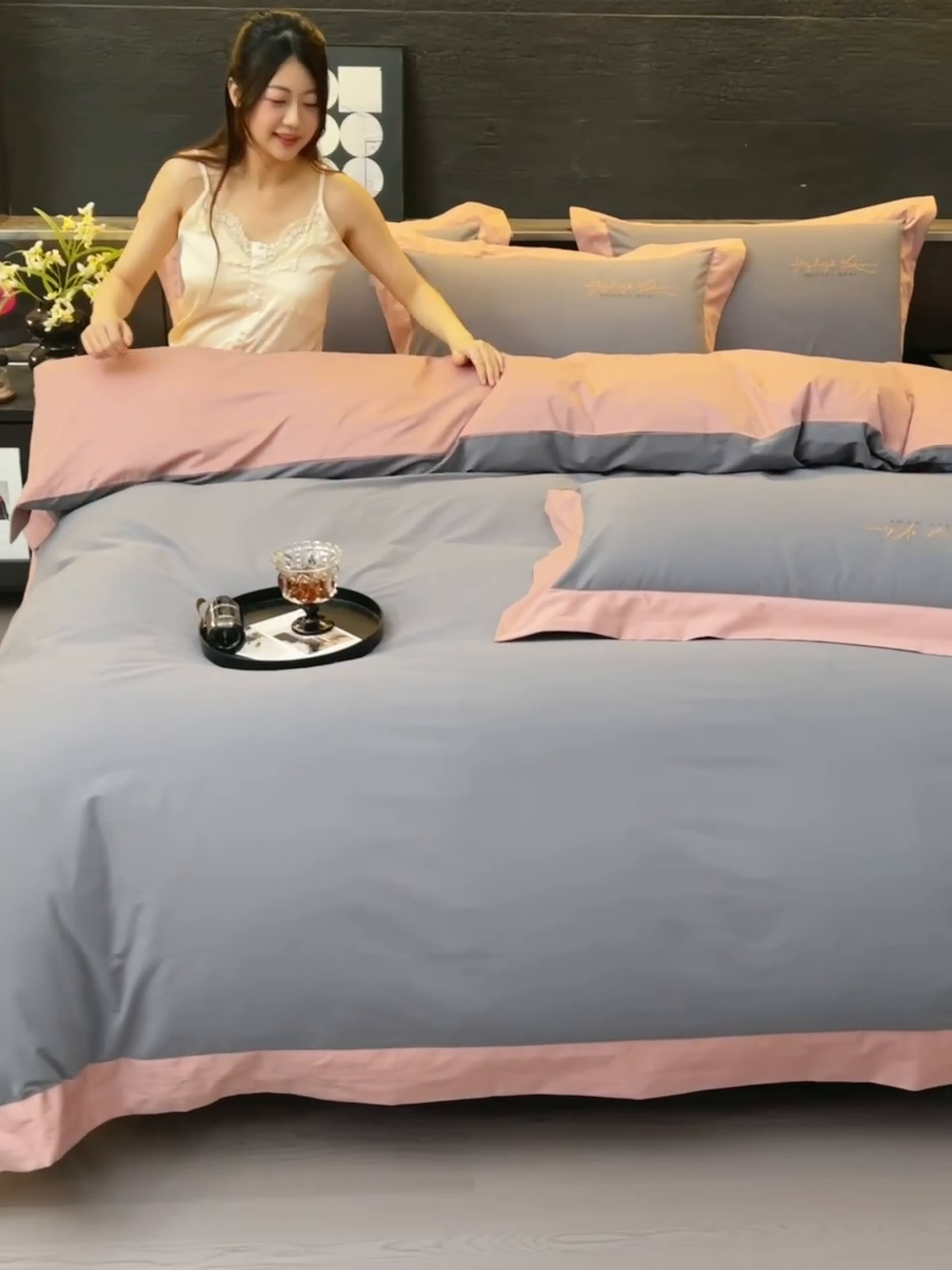 91家纺网 家纺一手货源 找家纺 瑞驰家纺 2024新款长绒棉磨毛四件套-斯特尔 斯特尔-深灰+豆沙