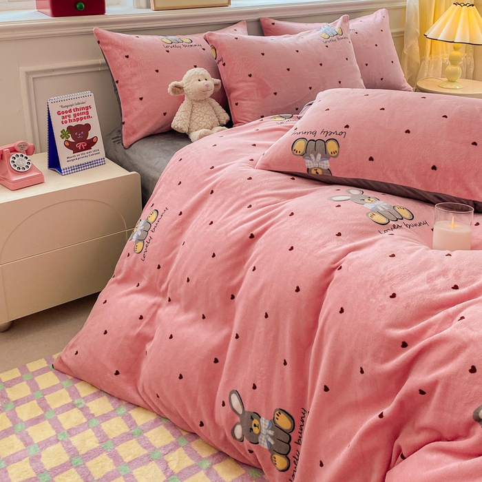 91家纺网 家纺一手货源 找家纺 斯卡诺2025新款直播轻奢爆款小清新牛奶宝宝绒四件套 安妮兔