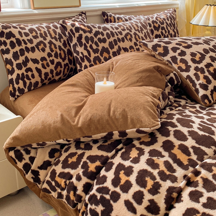 91家纺网 家纺一手货源 找家纺 斯卡诺2025新款直播轻奢爆款小清新牛奶宝宝绒四件套 豹纹