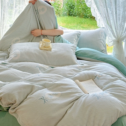 91家纺网 家纺一手货源 找家纺 （总）昊川家纺 2025新款直播热款短毛绒牛奶绒四件套立体雕花四件套