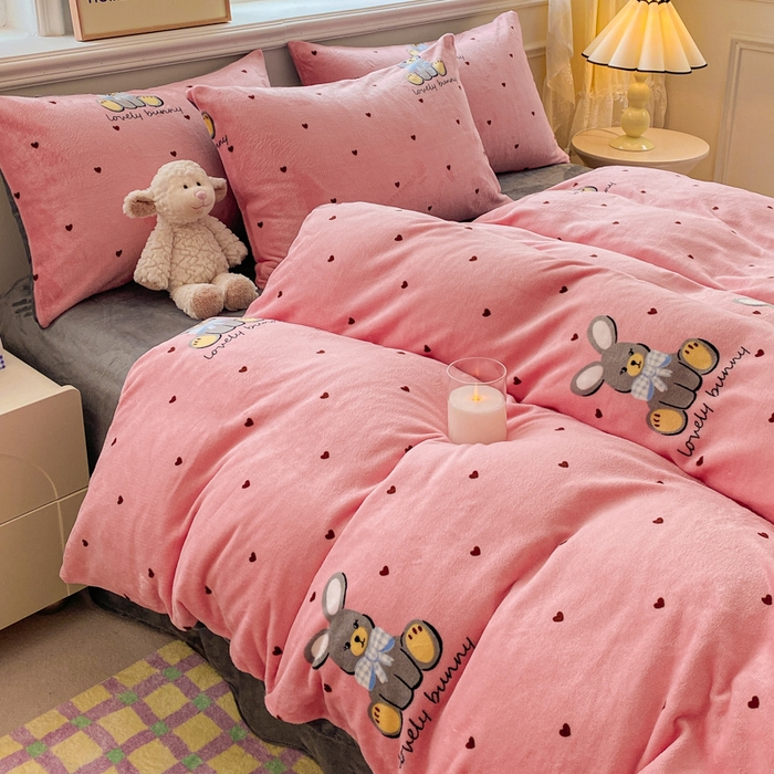 91家纺网 家纺一手货源 找家纺 斯卡诺2025新款直播轻奢爆款小清新牛奶宝宝绒四件套 安妮兔